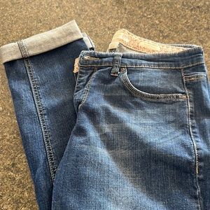 Vintage America Boyfriend distressed jean crops size 6